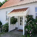 Old Roses Apartment